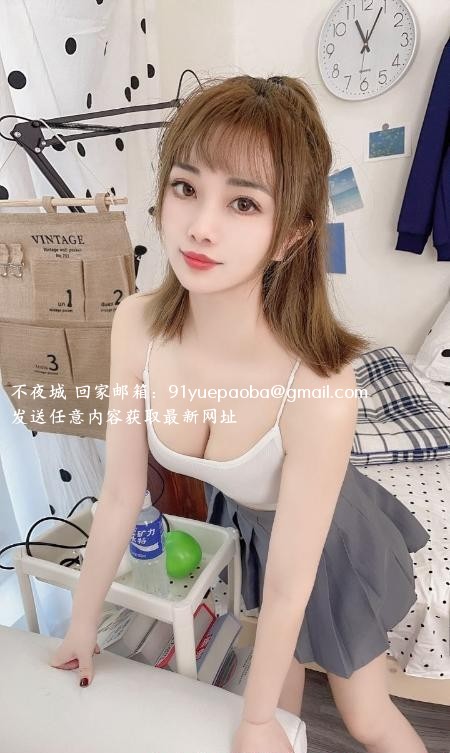 徐汇短发白栀女友洋洋