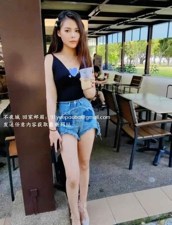 花都美胸女友Ava