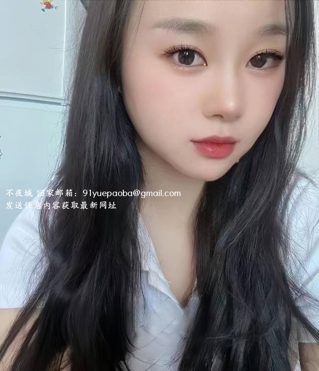 18岁微胖嫩妹