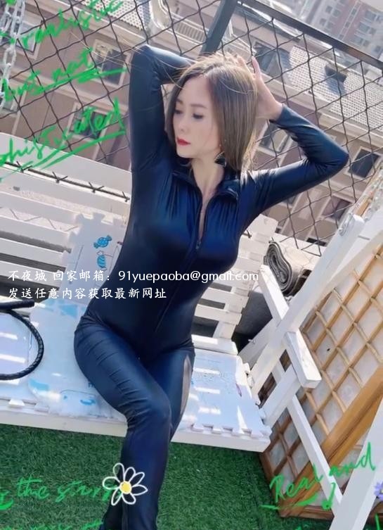 一字马钢管舞