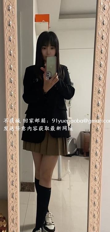 湖塘雨蝶