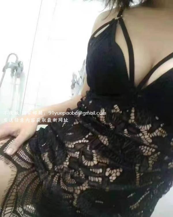 D胸肥臀小姐姐