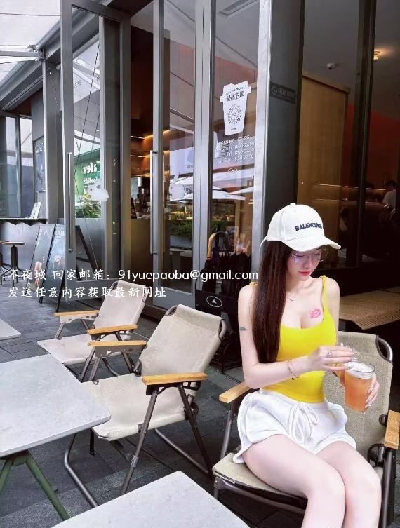 湿吻瑜伽老师袁满