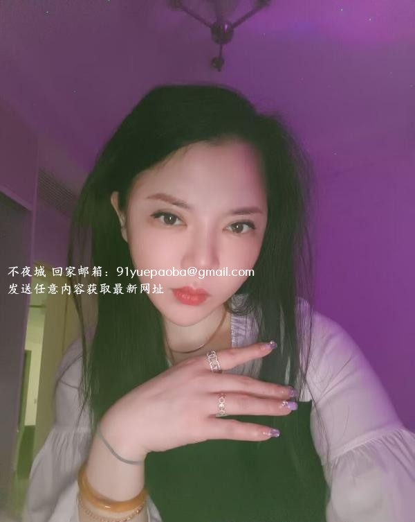 武侯个人制服少妇雅雅