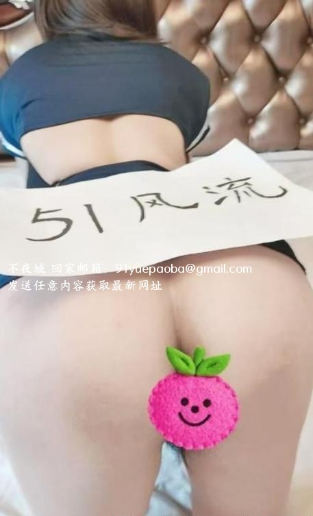 E胸肥臀美女老师