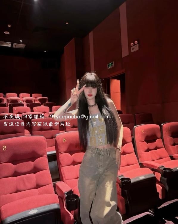高挑纹身女菜菜