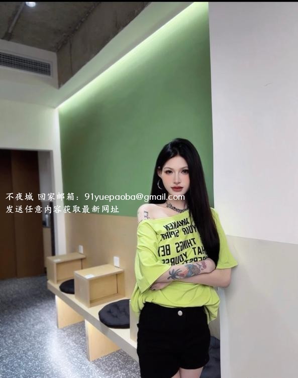 高挑纹身女菜菜
