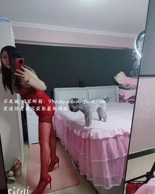 双桥翘臀潮喷大眼少妇