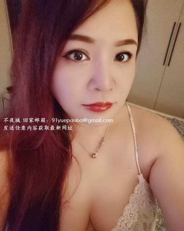 玄武门地铁站大胸熟女