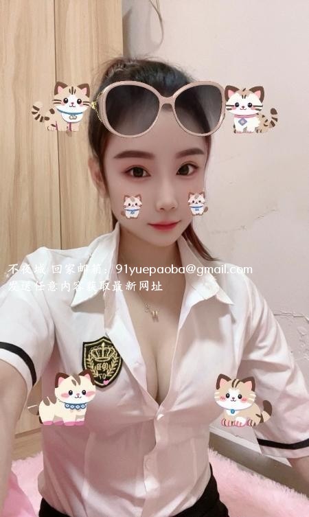 三点粉嫩美背小姐姐