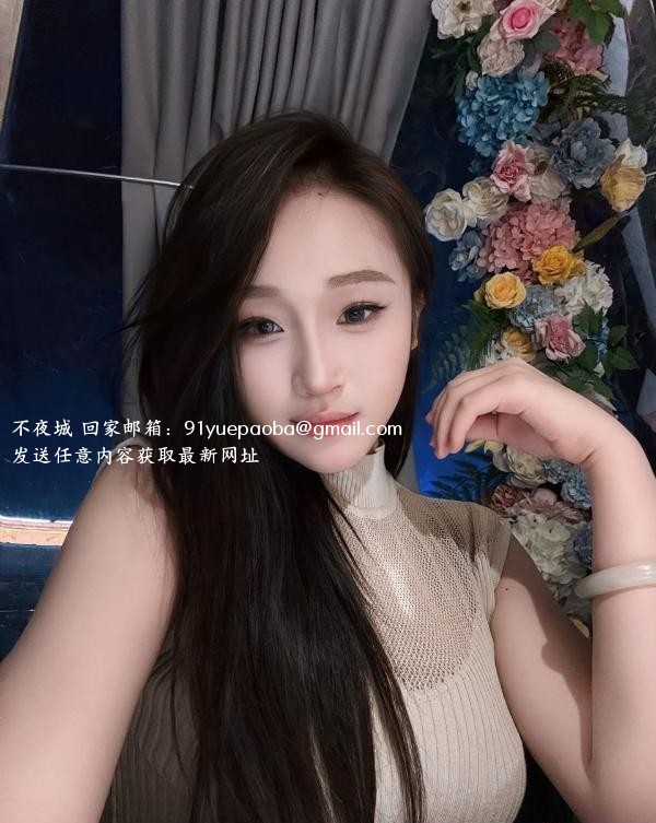园区舌吻小嫩妹