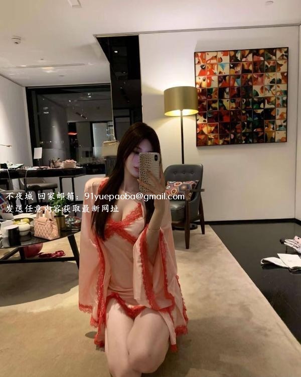 高颜值蜜桃臀思思