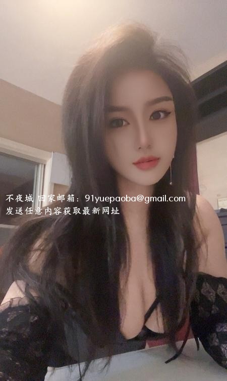 前凸后翘白苏妹