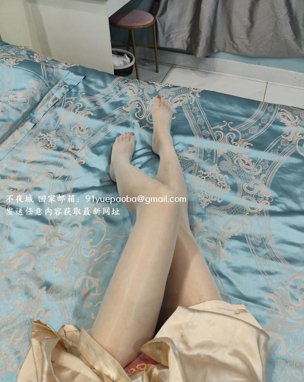 中项长腿小姐姐