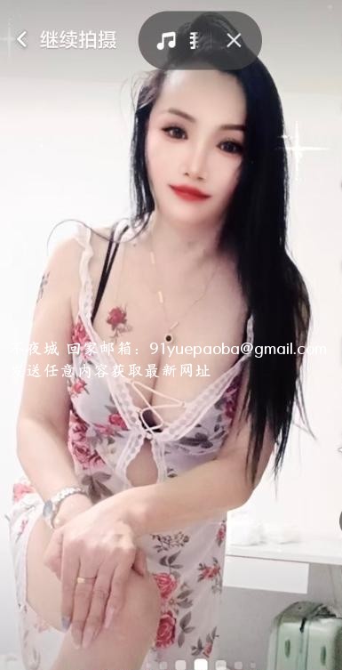 丰满身材大胸妹