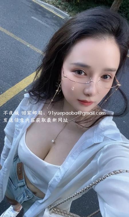 眼镜混血妹爱丽丝