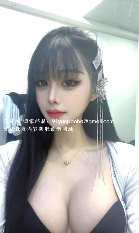 大眼睛大胸妹梦梦