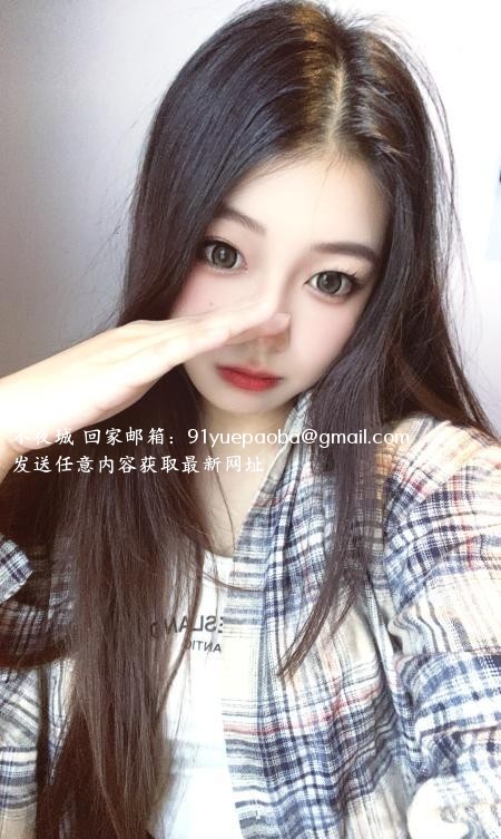 蜜桃臀妹子懒懒