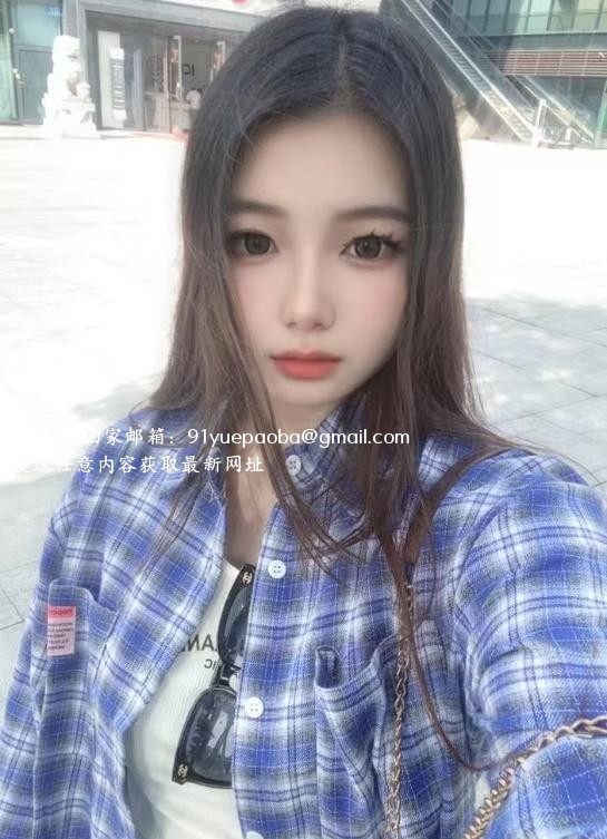蜜桃臀妹子懒懒