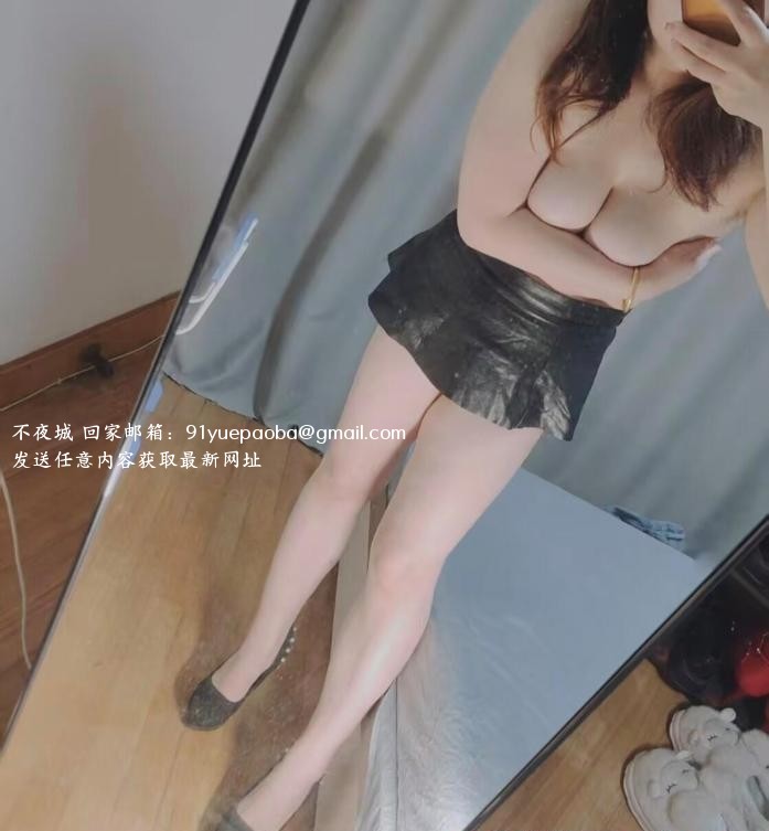 商场内可搞美甲大胸妹