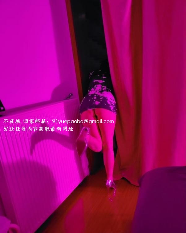 唱经楼长腿骚女