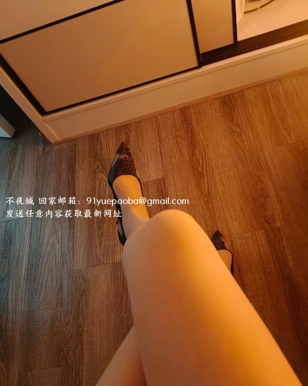 雨花白嫩大奶丝袜少妇