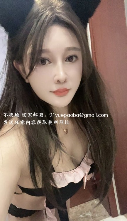 美少妇激情舌吻