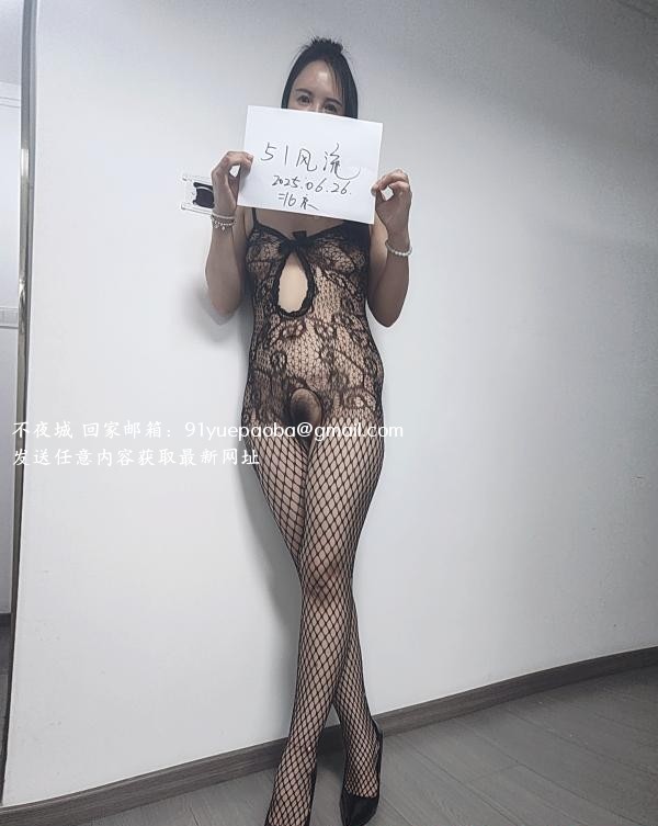 气质黑丝腿精妹子