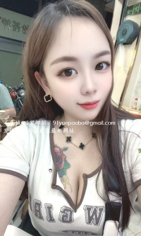 服务系舌吻骚妇