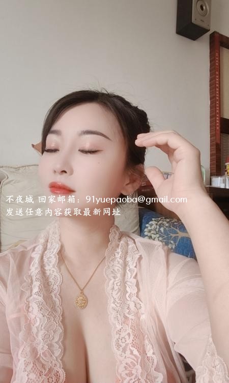 超级太胸舌吻御姐