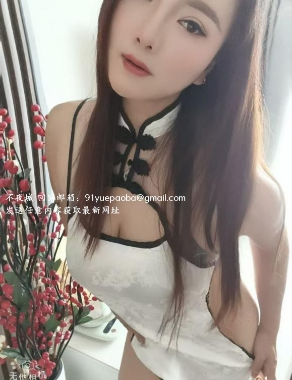 性感翘臀大奶妹萱萱