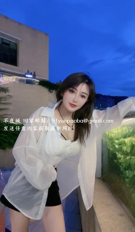 梅花园舌吻御姐