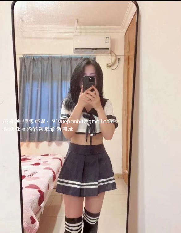 娇小可爱的小月月