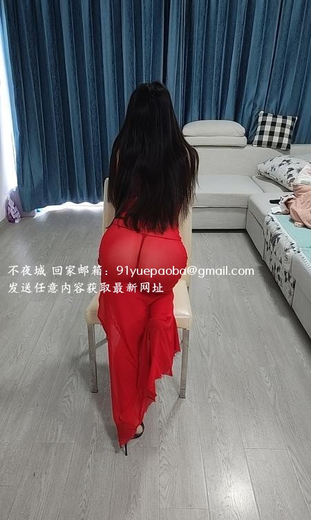 桥北性感红衣少女