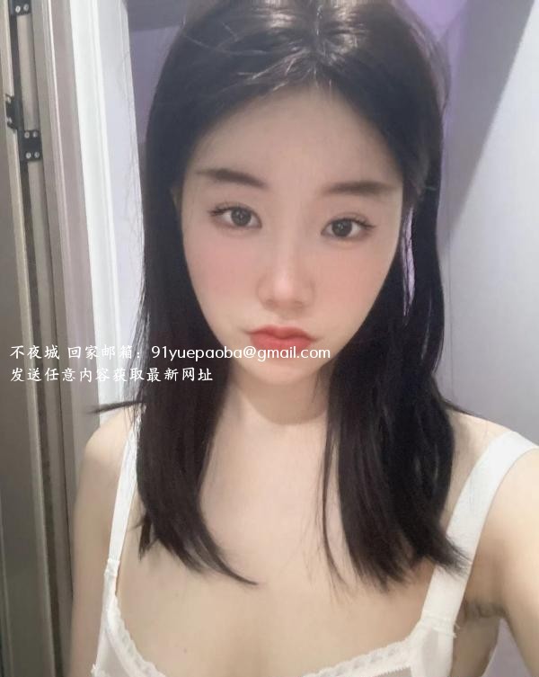 甜甜小美女