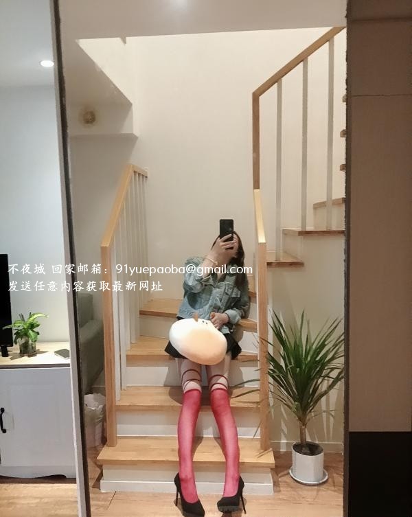 粉嫩小少妇