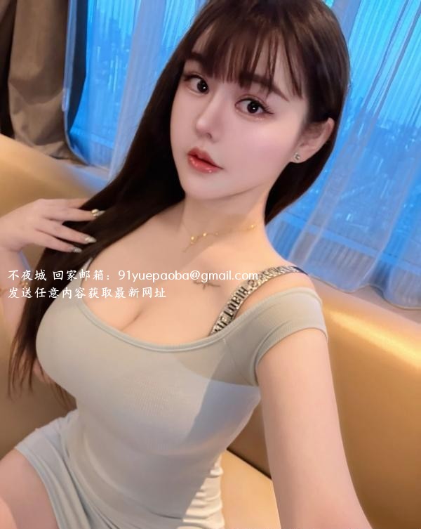 俏皮大胸嫩妹