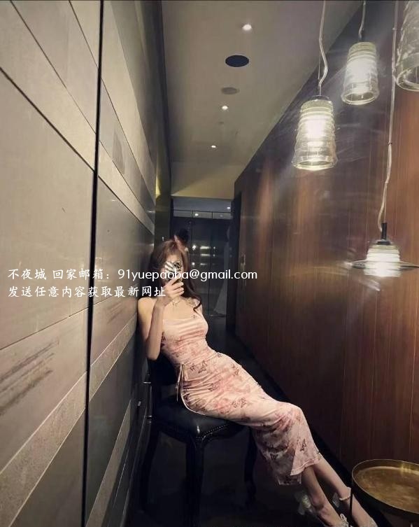 纯欲风性感文艺小妹