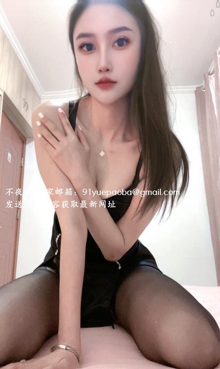 黑丝白屁股