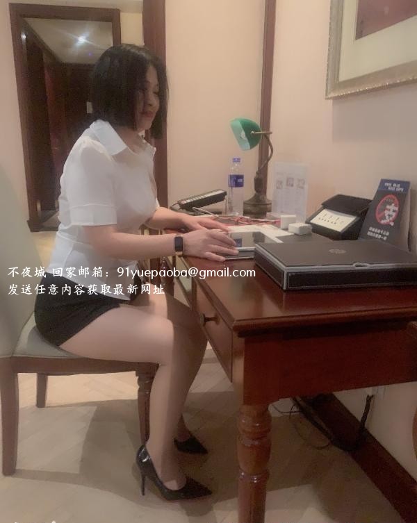 巨臀三通熟女