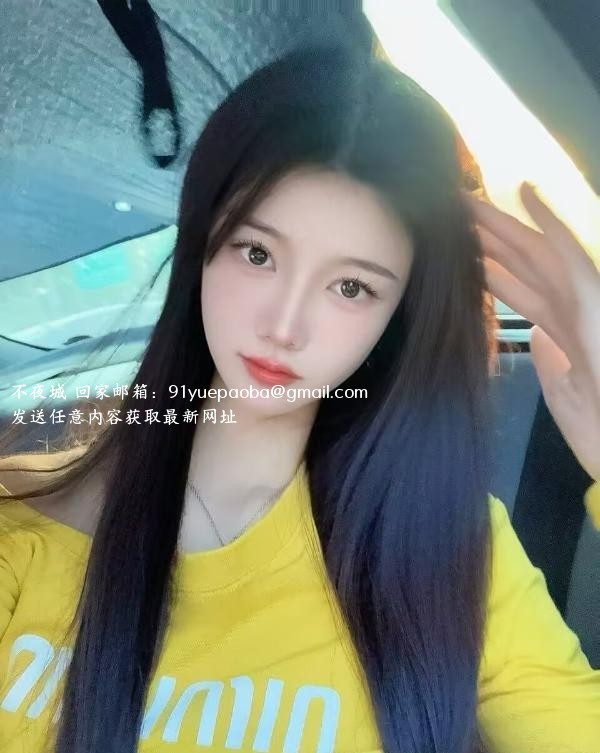 练瑜伽的小姐姐身材好