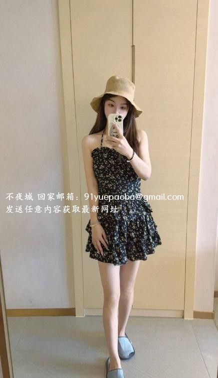 苗条身材颜值妹子