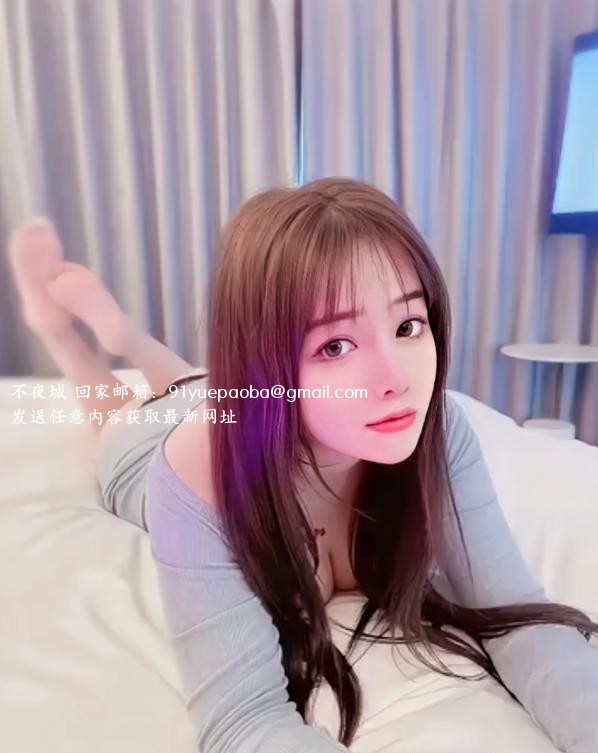 大胸小蛮腰美女