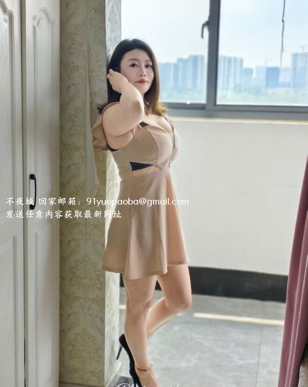 娇小的风骚少妇