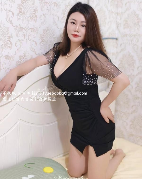 娇小的风骚少妇