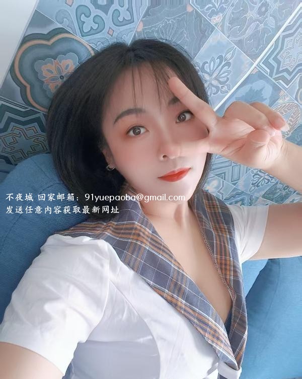 齐肩短发小姐姐