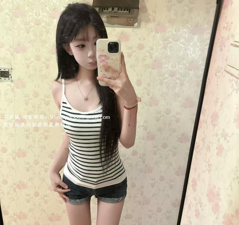 小巧玲珑型三点粉嫩妹