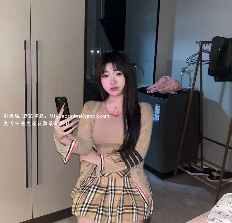 wt三点粉白虎嫩妹