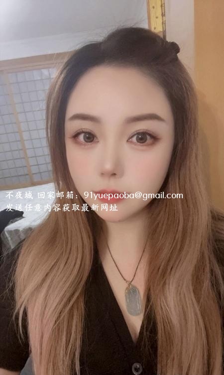 宝山肤白大胸姐姐