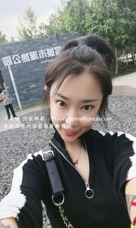 少妇苹果闺蜜双飞